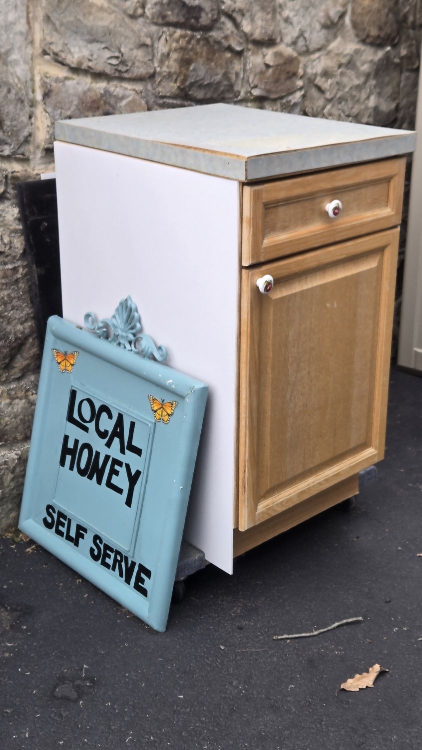 Been's Bees self-serve honey stand at 557 Douglas Road, Hummelstown PA